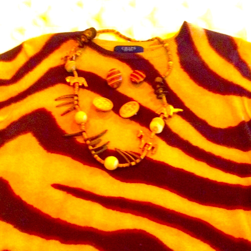 - - Chaps animal print top with coordinating jewelry